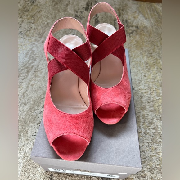 Amalfi by Rangoni salmon colored suede sandal pump. Women’s size 8 Narrow - Picture 3 of 5